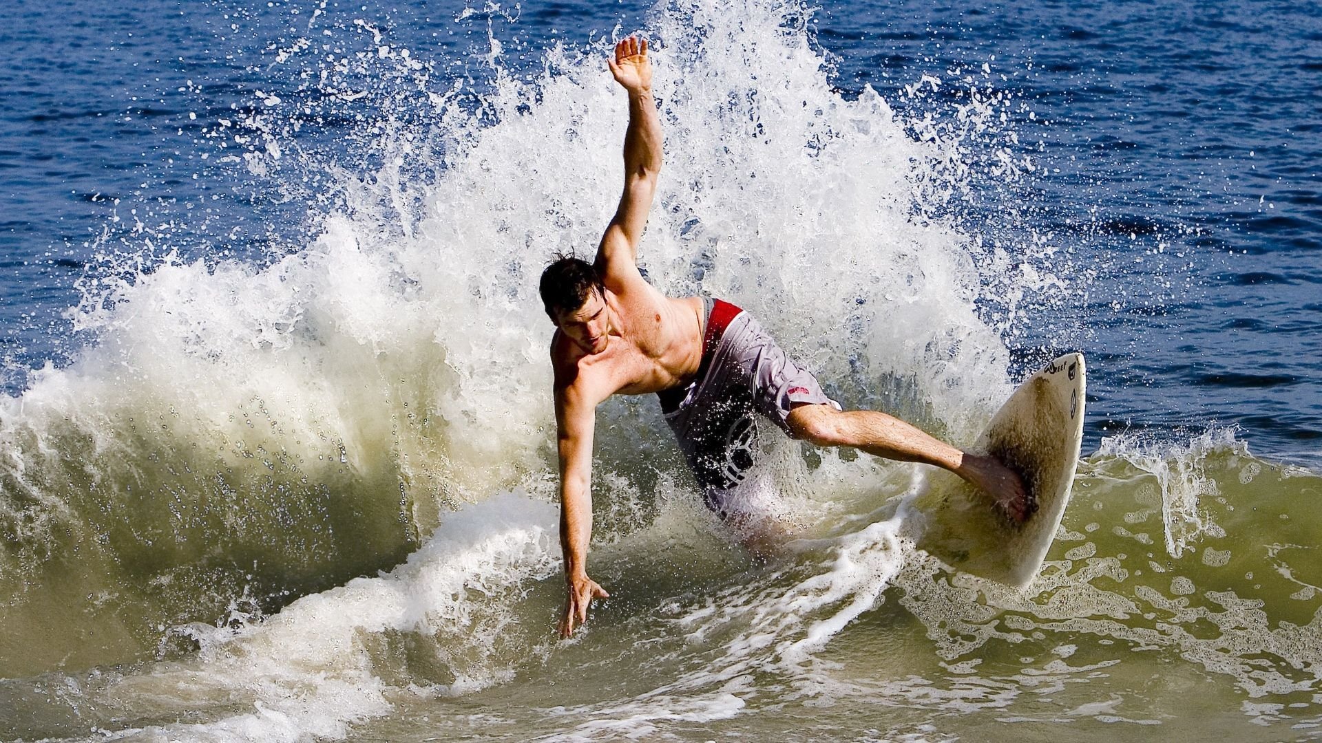 “亚戈·卡尔曼的精湛传球与强悍进攻，助阿根廷美洲狮队稳步提升”